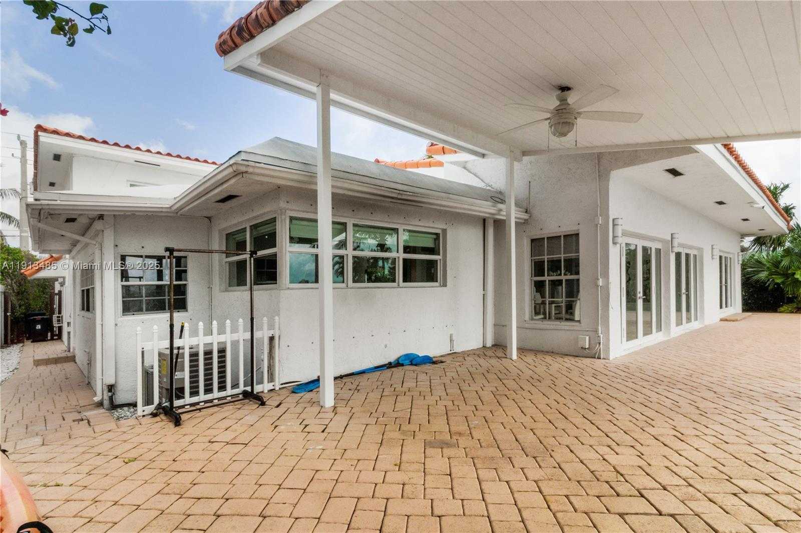 Small Image of 1700 BAY DR, Miami Beach Number 51