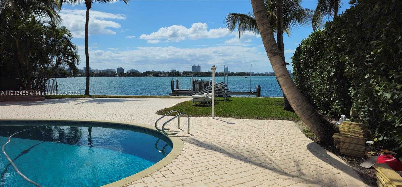 Small Image of 1700 BAY DR, Miami Beach Number 9