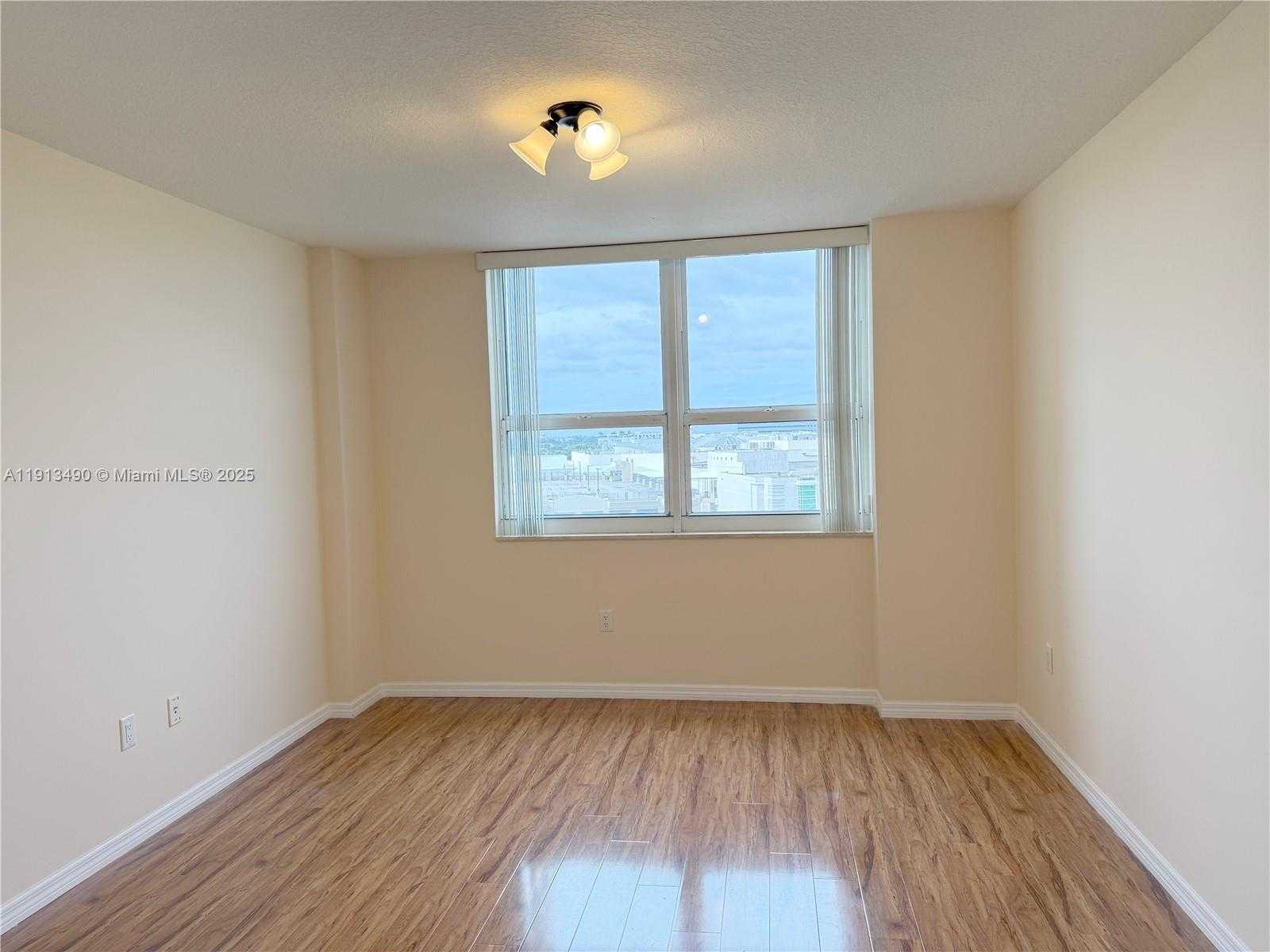 Small Image of 19501 WEST COUNTRY CLUB DR #912, Aventura Number 2