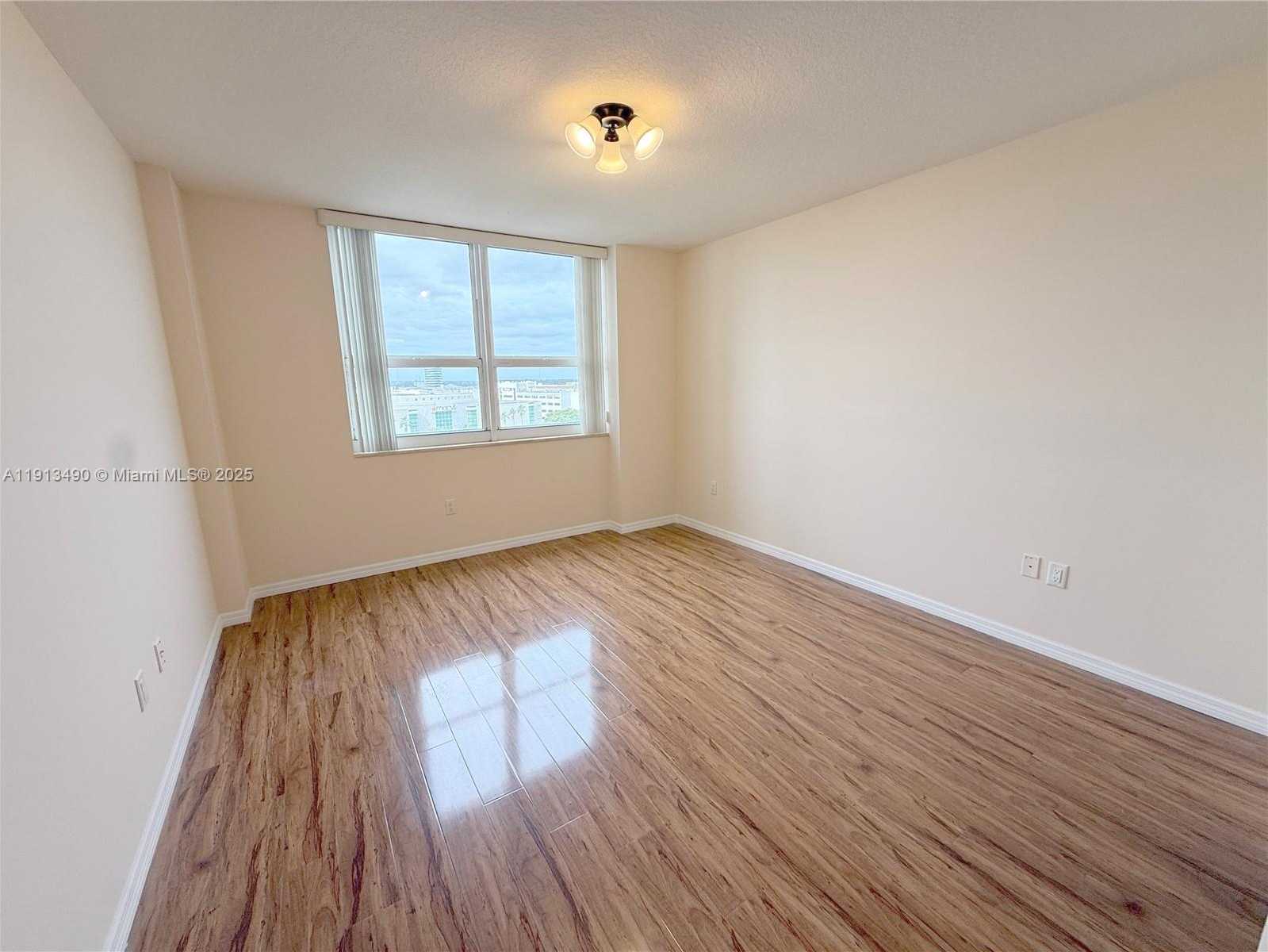 Small Image of 19501 WEST COUNTRY CLUB DR #912, Aventura Number 4