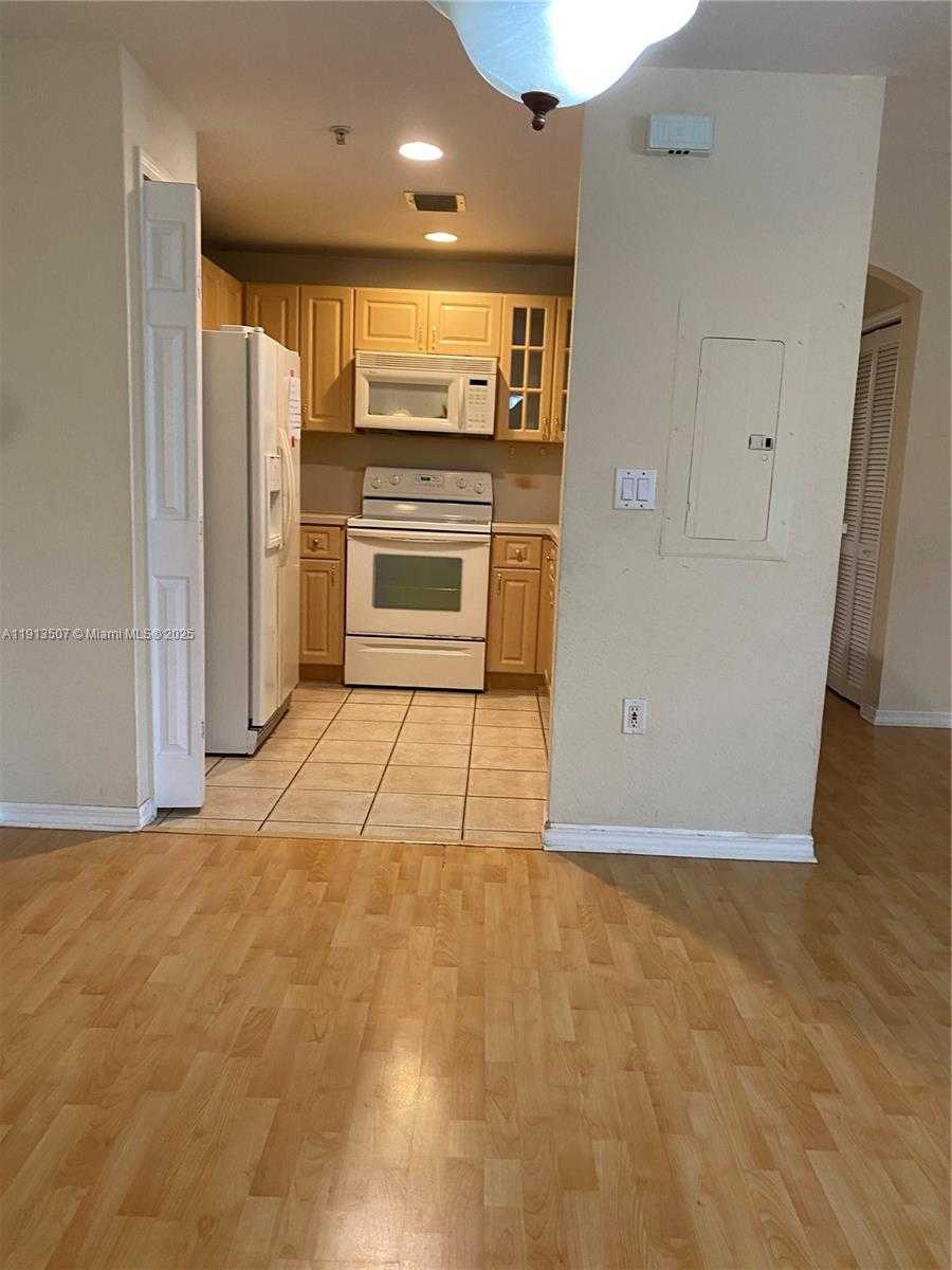 Small Image of 6380 NORTH WEST 114TH AVE #332, Doral Number 21