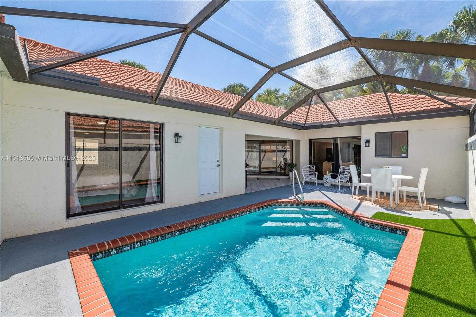 Small Image of 701 SEA OATS DR #D-1, Juno Beach Number 1