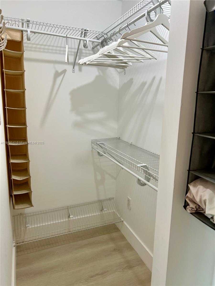 Small Image of 300 SOUTH BISCAYNE BLVD #1511, Miami Number 13