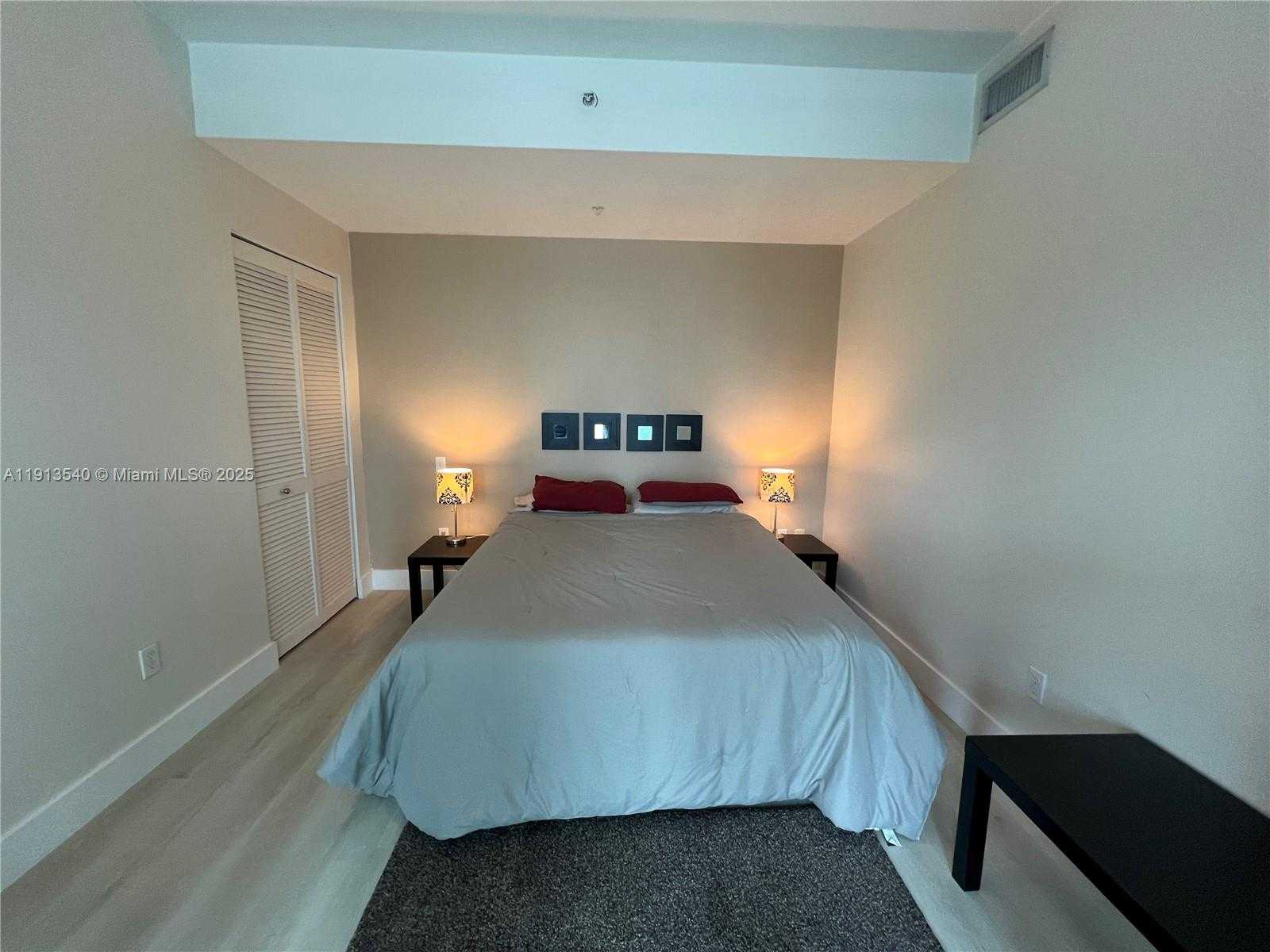 Small Image of 300 SOUTH BISCAYNE BLVD #1511, Miami Number 3