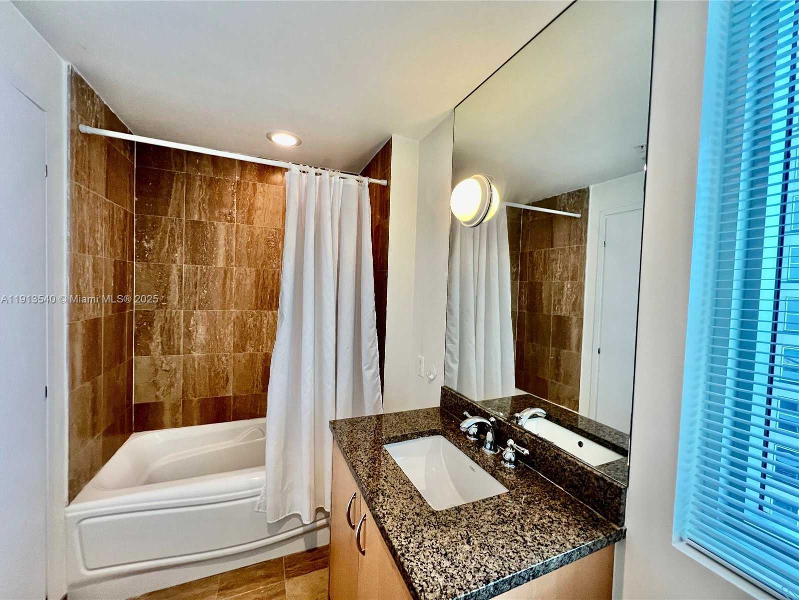 Small Image of 300 SOUTH BISCAYNE BLVD #1511, Miami Number 5