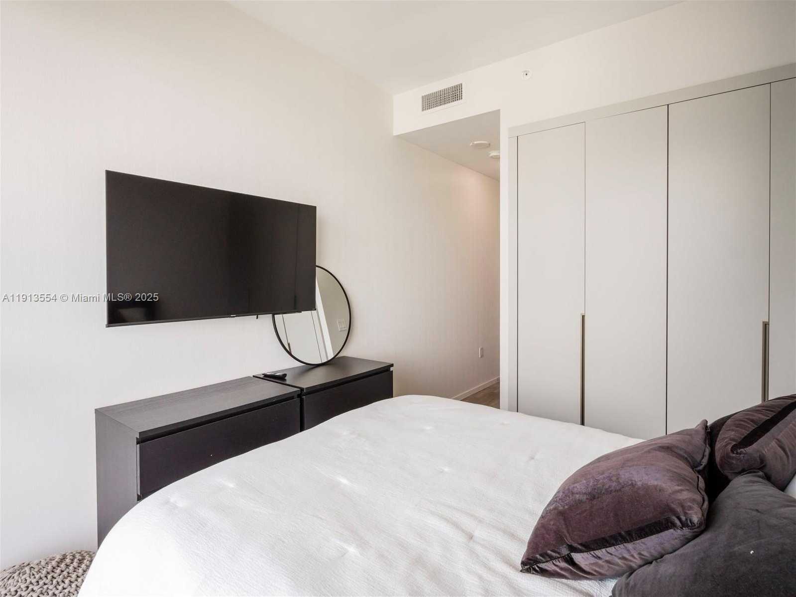 Small Image of 801 SOUTH MIAMI AVE #4909, Miami Number 17