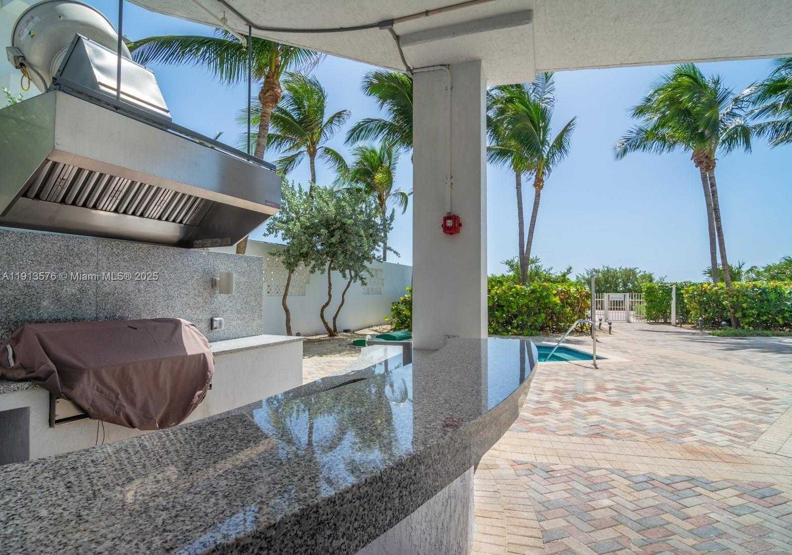 Small Image of 6515 COLLINS AVE #1007, Miami Beach Number 21