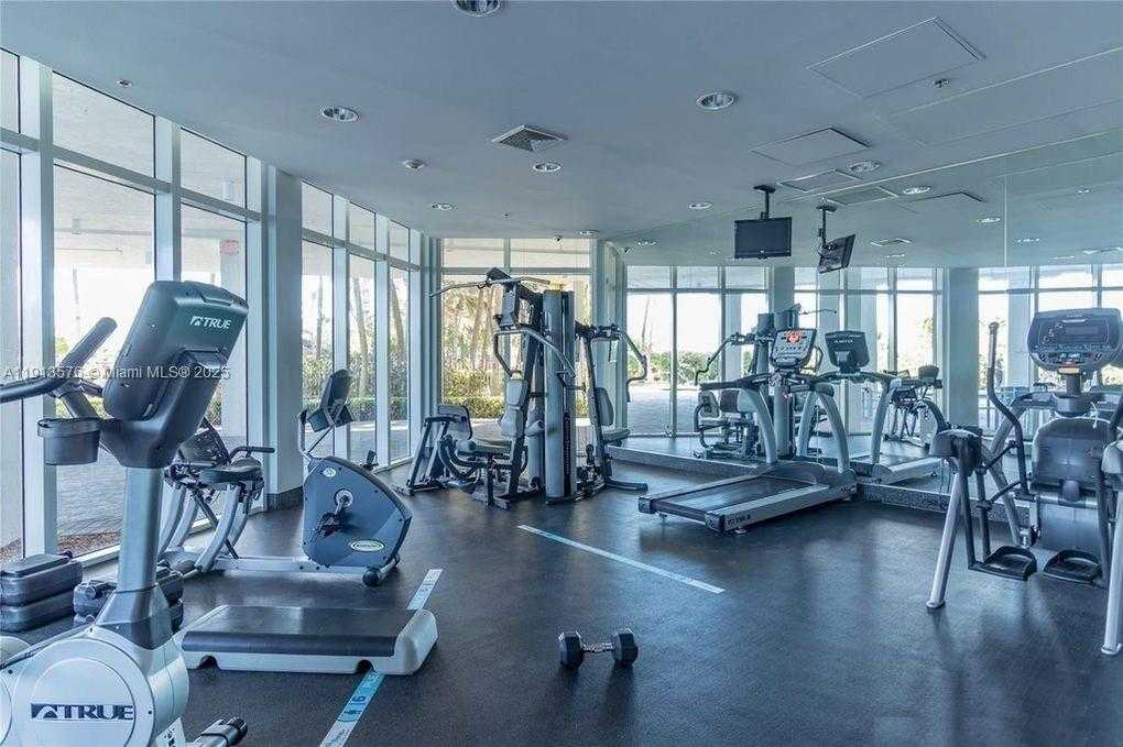 Small Image of 6515 COLLINS AVE #1007, Miami Beach Number 31