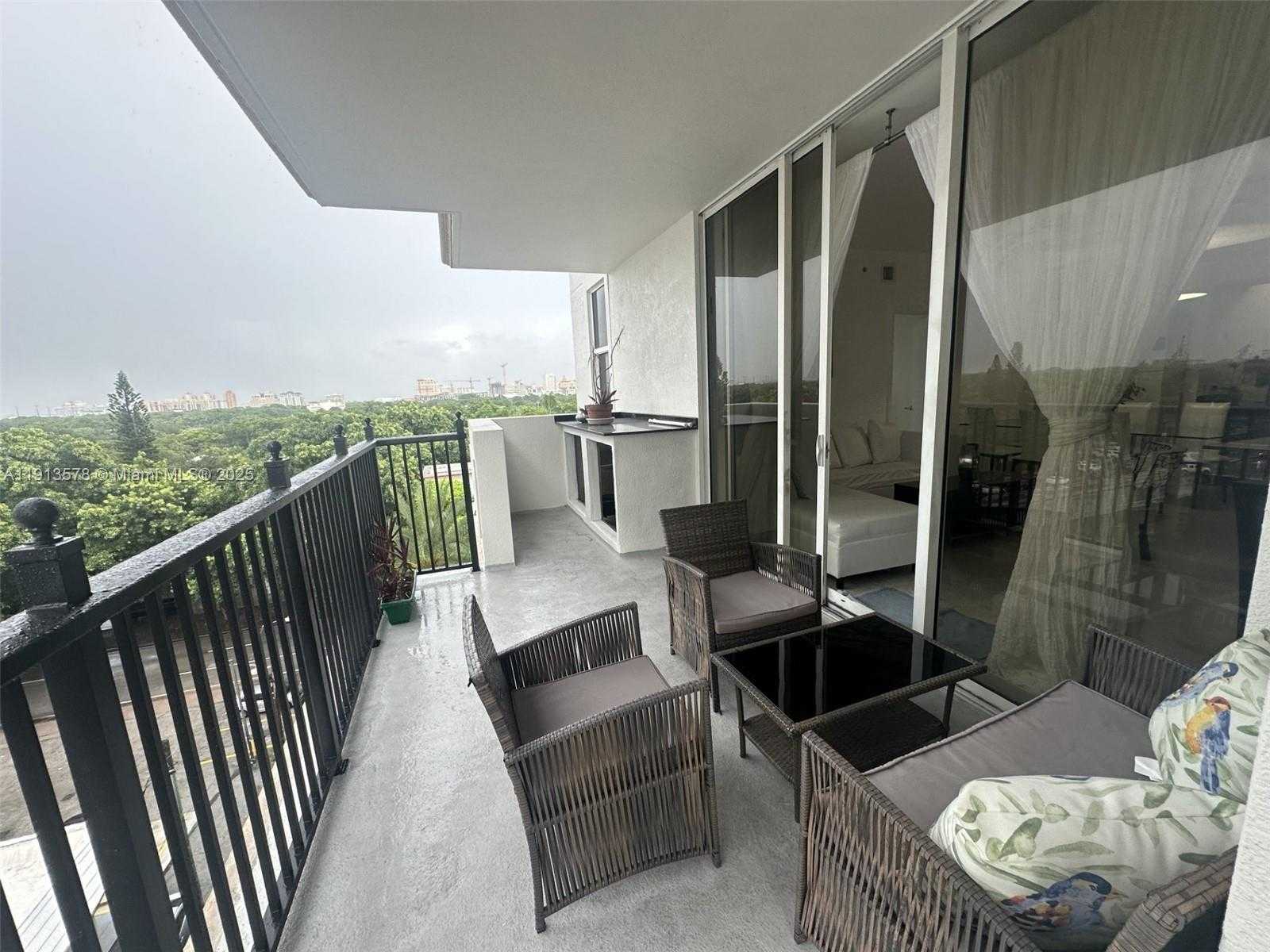 Small Image of 4100 SALZEDO ST #704, Coral Gables Number 6