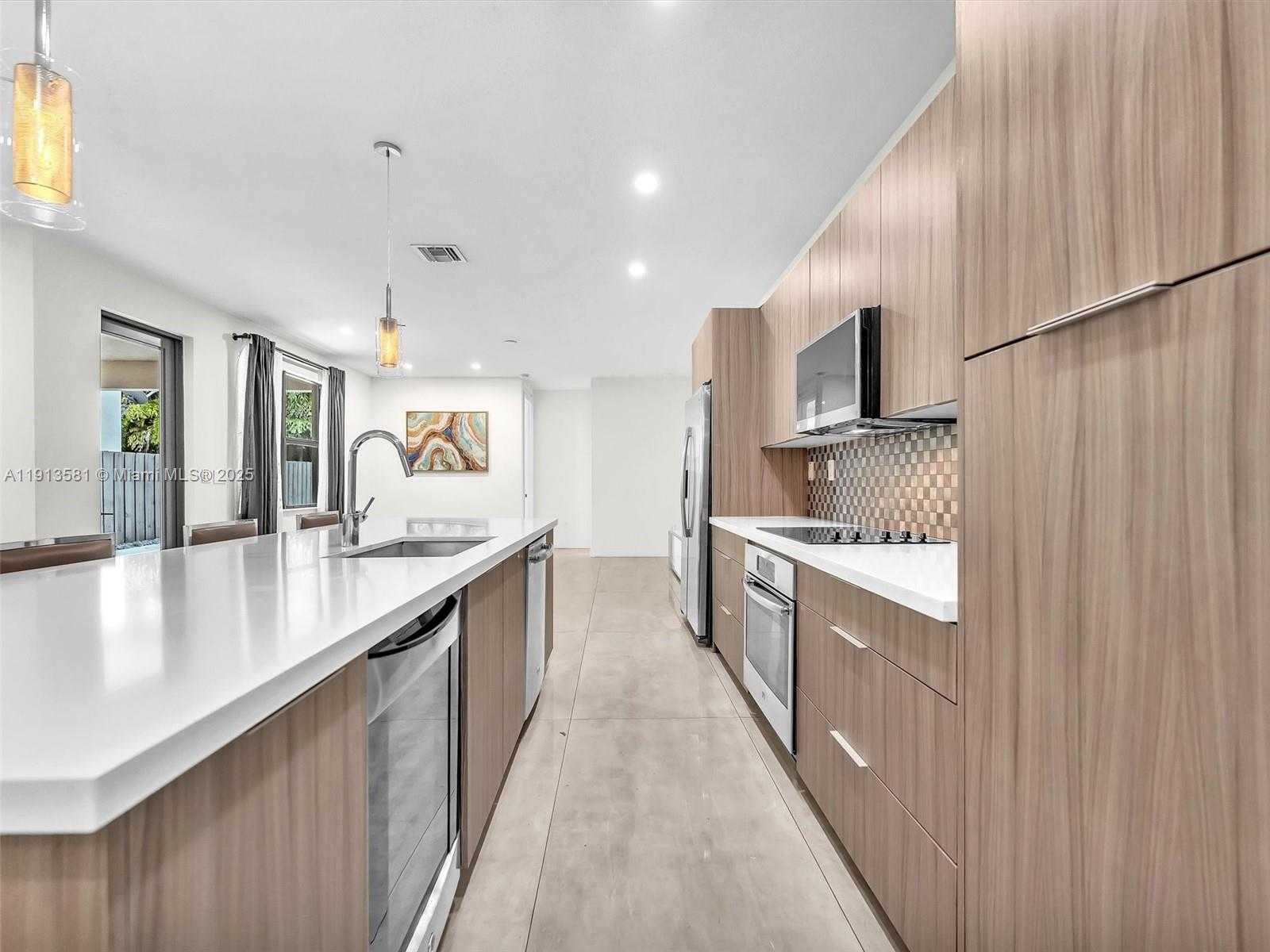 Small Image of 10250 NORTH WEST 76TH TER #., Doral Number 13