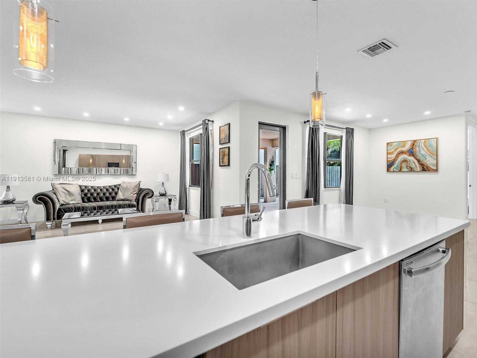 Small Image of 10250 NORTH WEST 76TH TER #., Doral Number 14