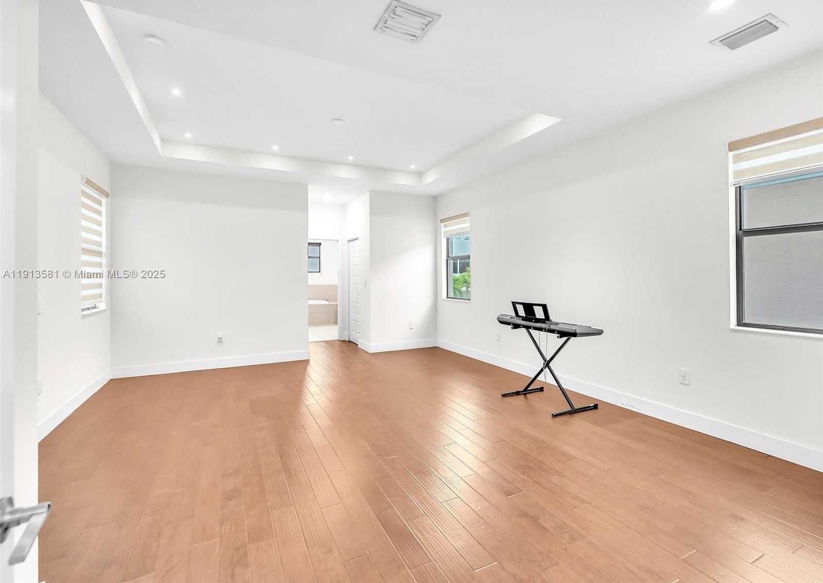 Small Image of 10250 NORTH WEST 76TH TER #., Doral Number 25