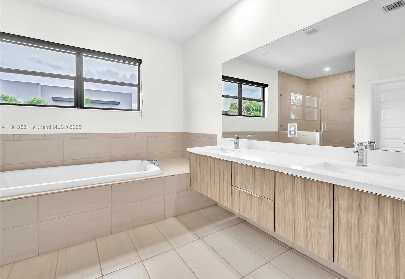 Small Image of 10250 NORTH WEST 76TH TER #., Doral Number 28