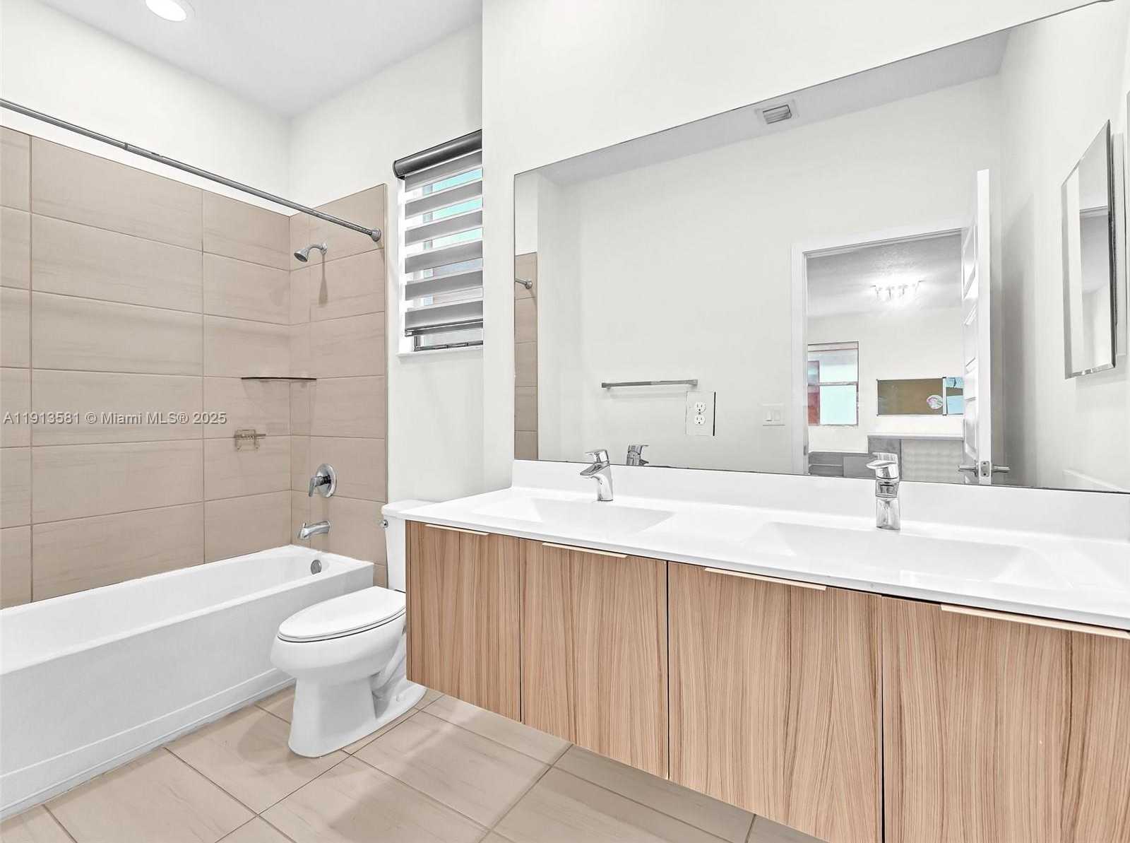 Small Image of 10250 NORTH WEST 76TH TER #., Doral Number 32