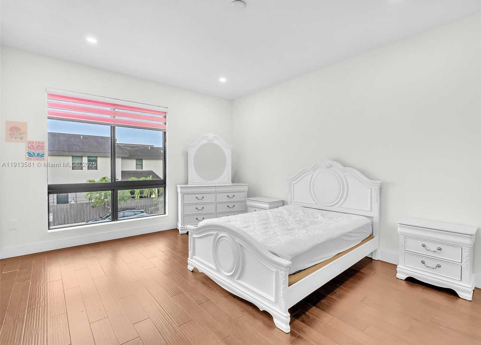 Small Image of 10250 NORTH WEST 76TH TER #., Doral Number 33