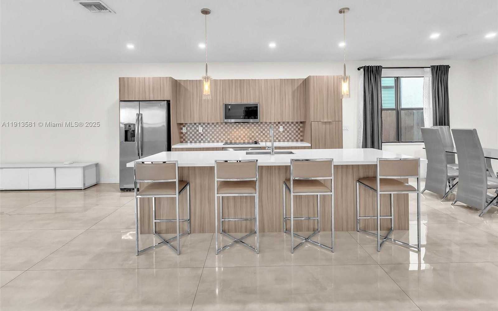 Small Image of 10250 NORTH WEST 76TH TER #., Doral Number 8