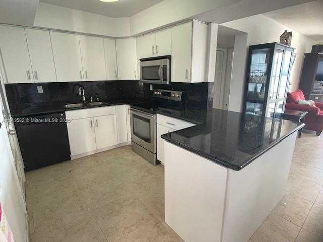 Small Image of 2920 POINT EAST DR #N106, Aventura Number 4