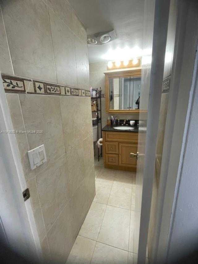 Small Image of 2920 POINT EAST DR #N106, Aventura Number 41