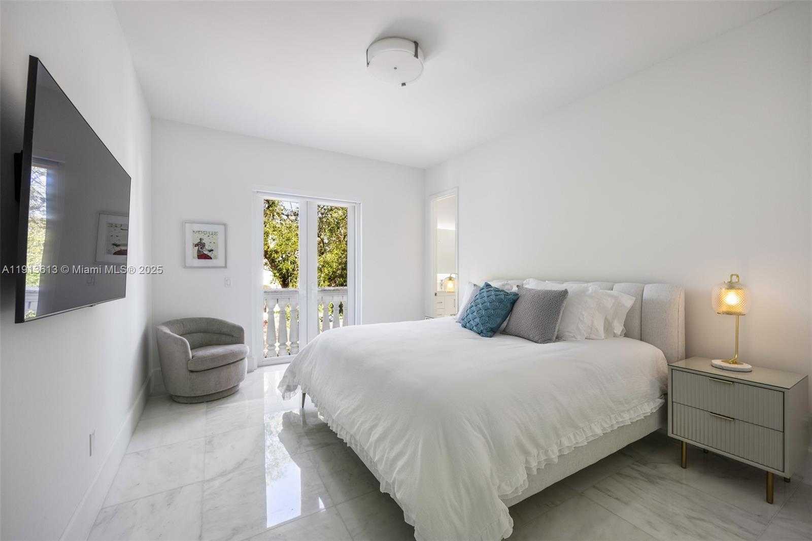 Small Image of 2760 BRICKELL CT #2760, Miami Number 17