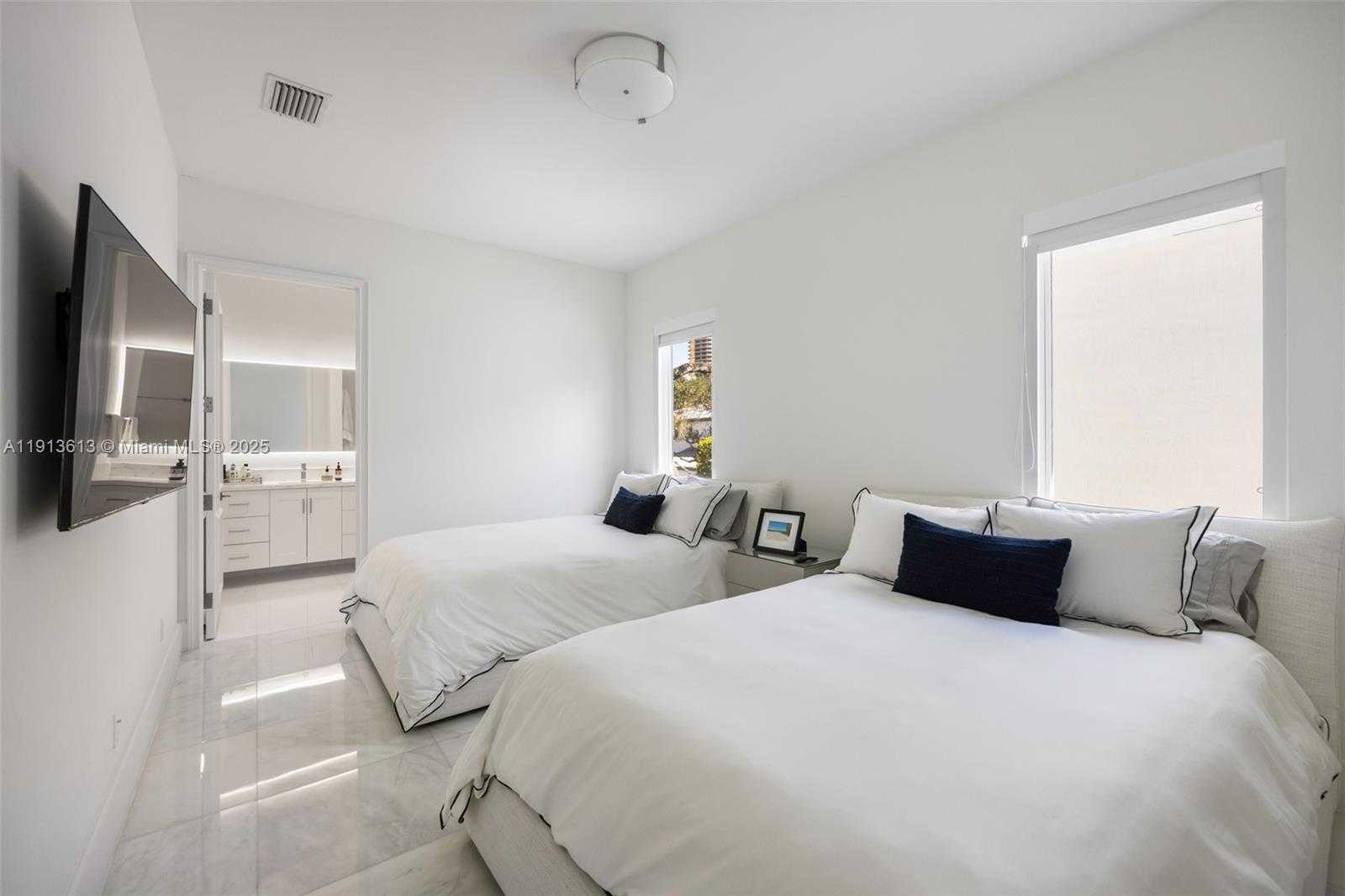 Small Image of 2760 BRICKELL CT #2760, Miami Number 19