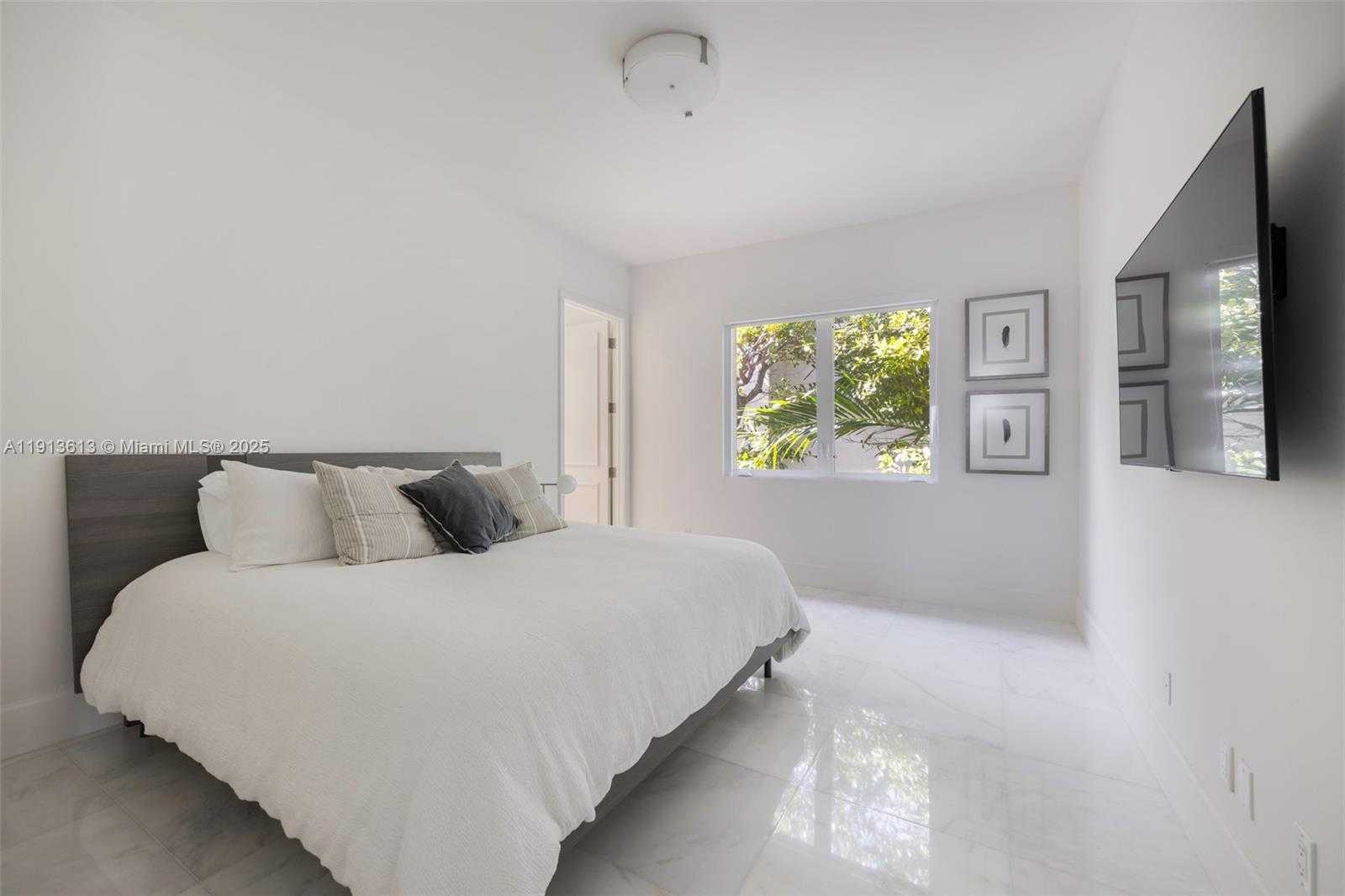 Small Image of 2760 BRICKELL CT #2760, Miami Number 21