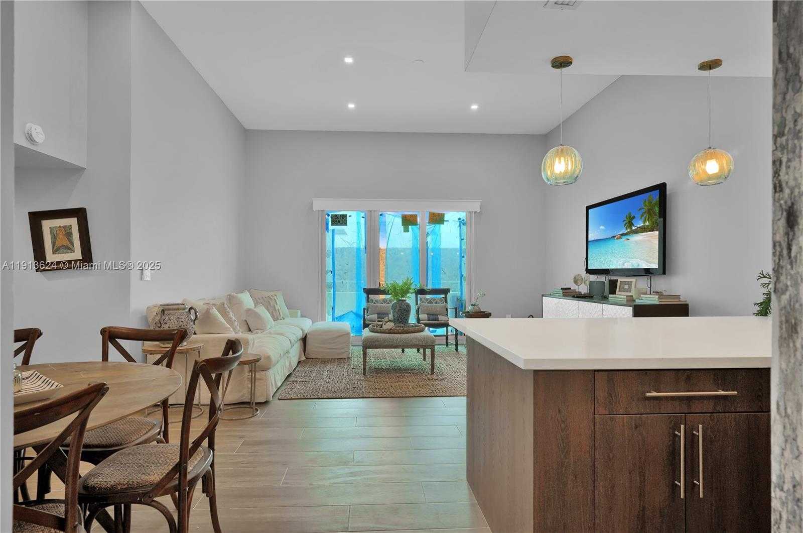 Small Image of 5555 COLLINS AVE #3E, Miami Beach Number 12