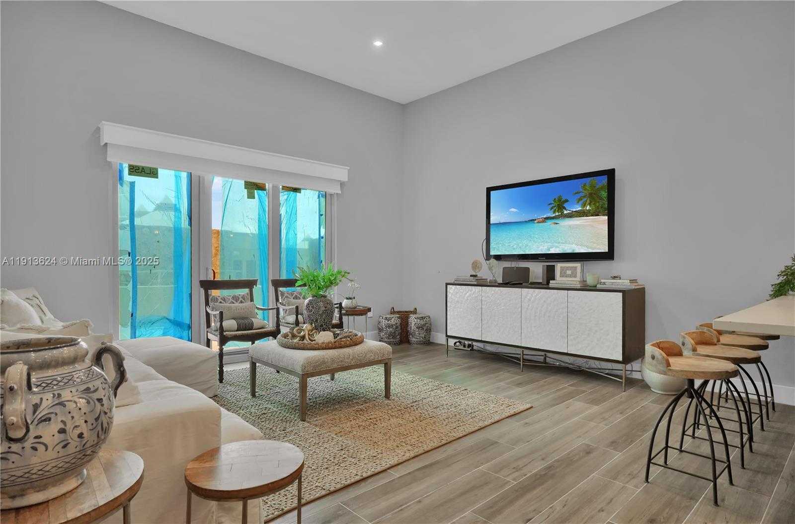 Small Image of 5555 COLLINS AVE #3E, Miami Beach Number 13