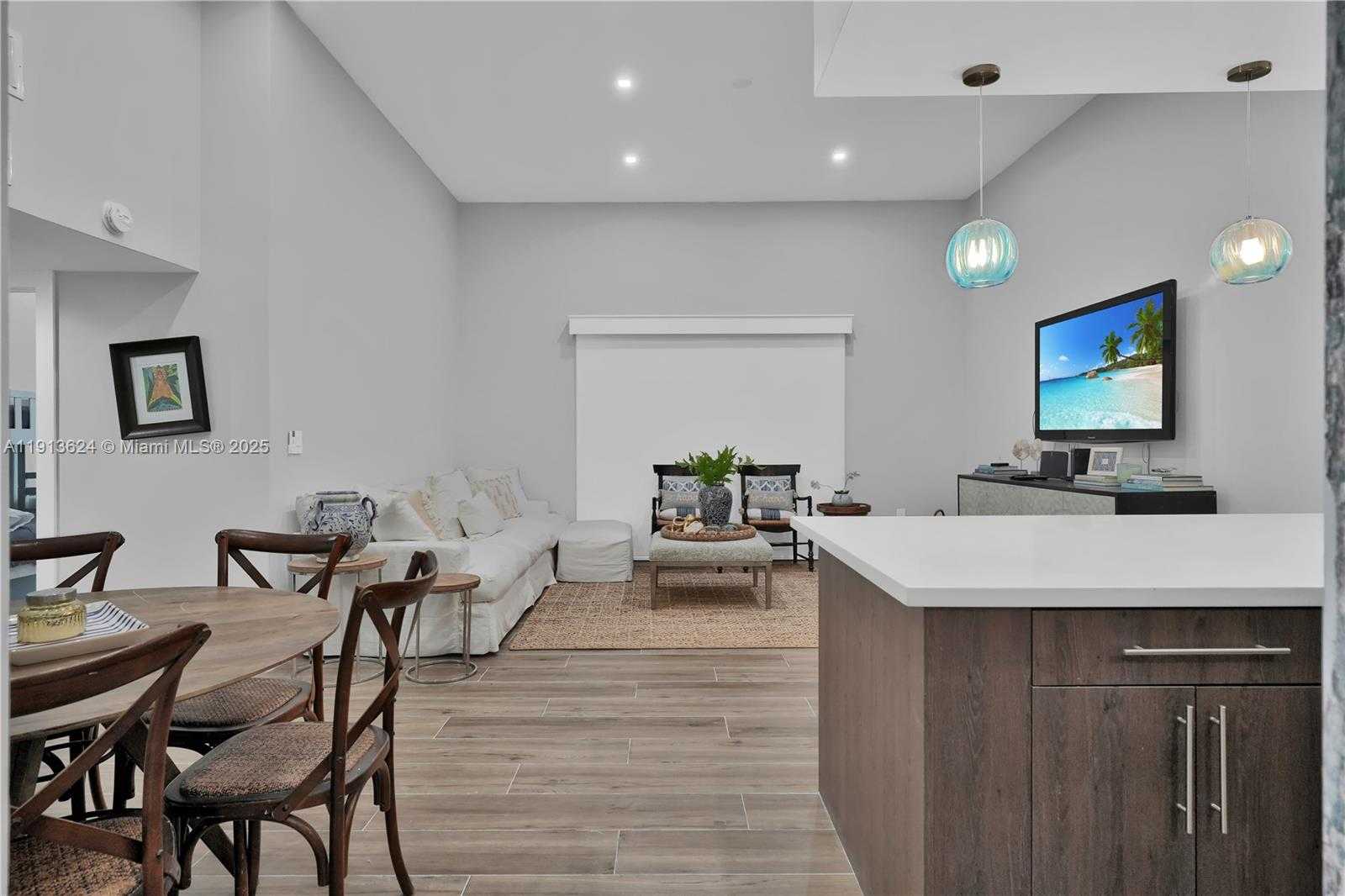 Small Image of 5555 COLLINS AVE #3E, Miami Beach Number 14