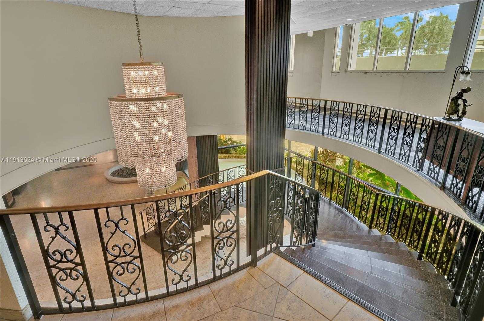 Small Image of 5555 COLLINS AVE #3E, Miami Beach Number 27