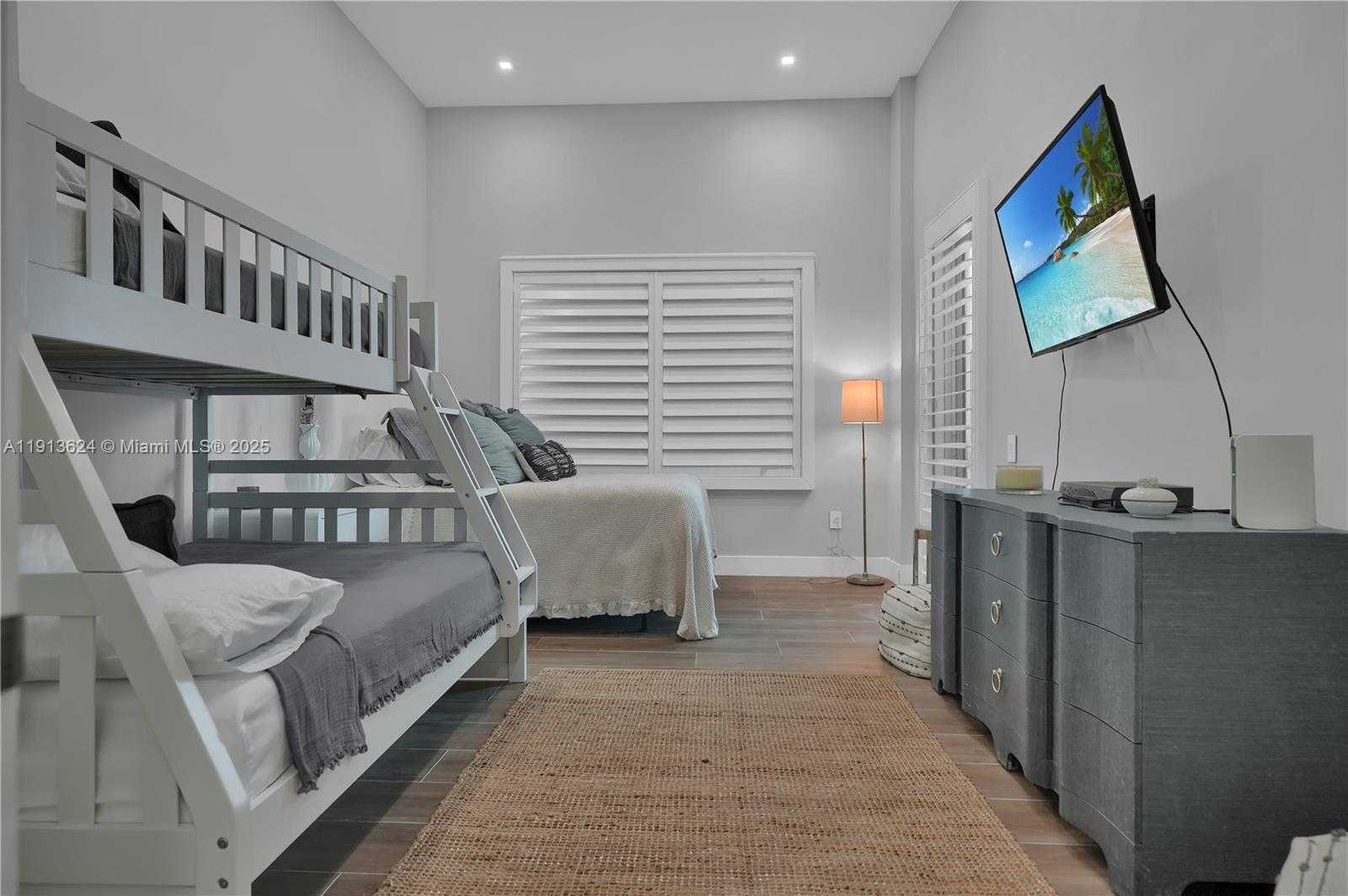 Small Image of 5555 COLLINS AVE #3E, Miami Beach Number 4