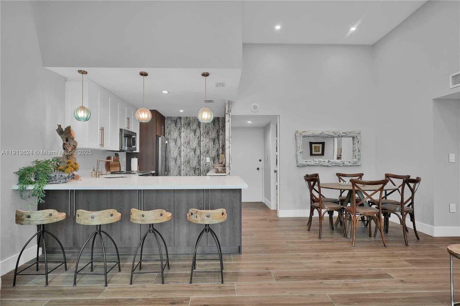 Small Image of 5555 COLLINS AVE #3E, Miami Beach Number 9