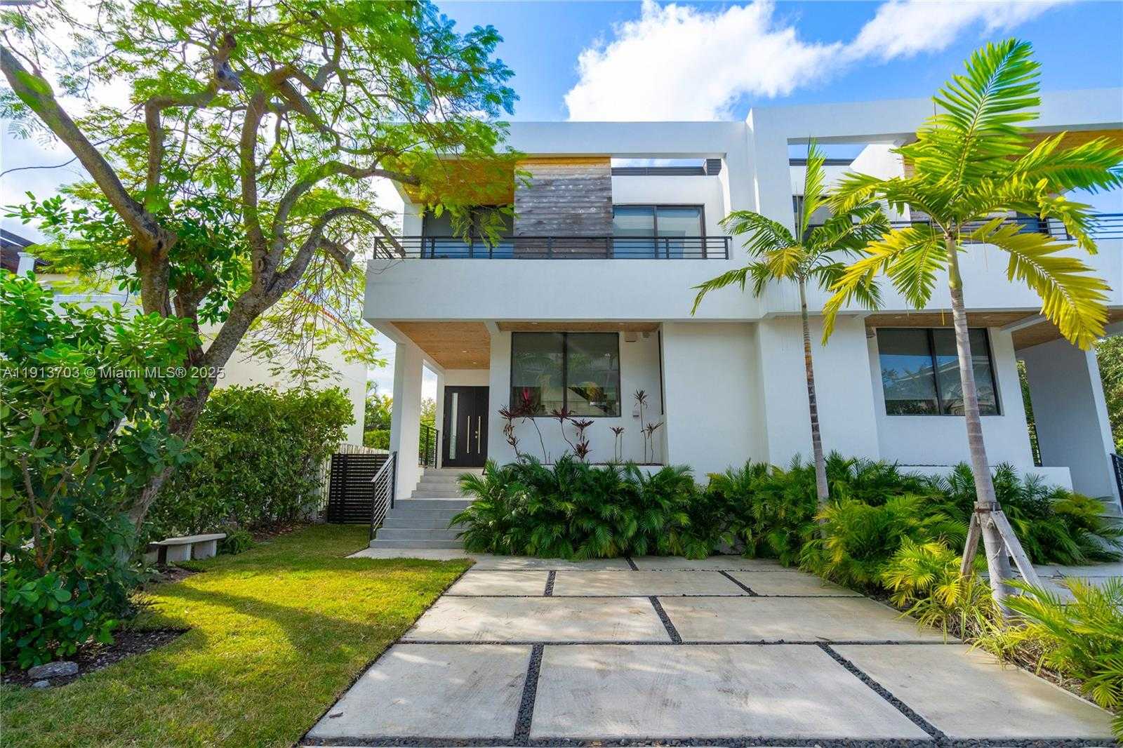 Small Image of 570 FERNWOOD RD, Key Biscayne Number 1