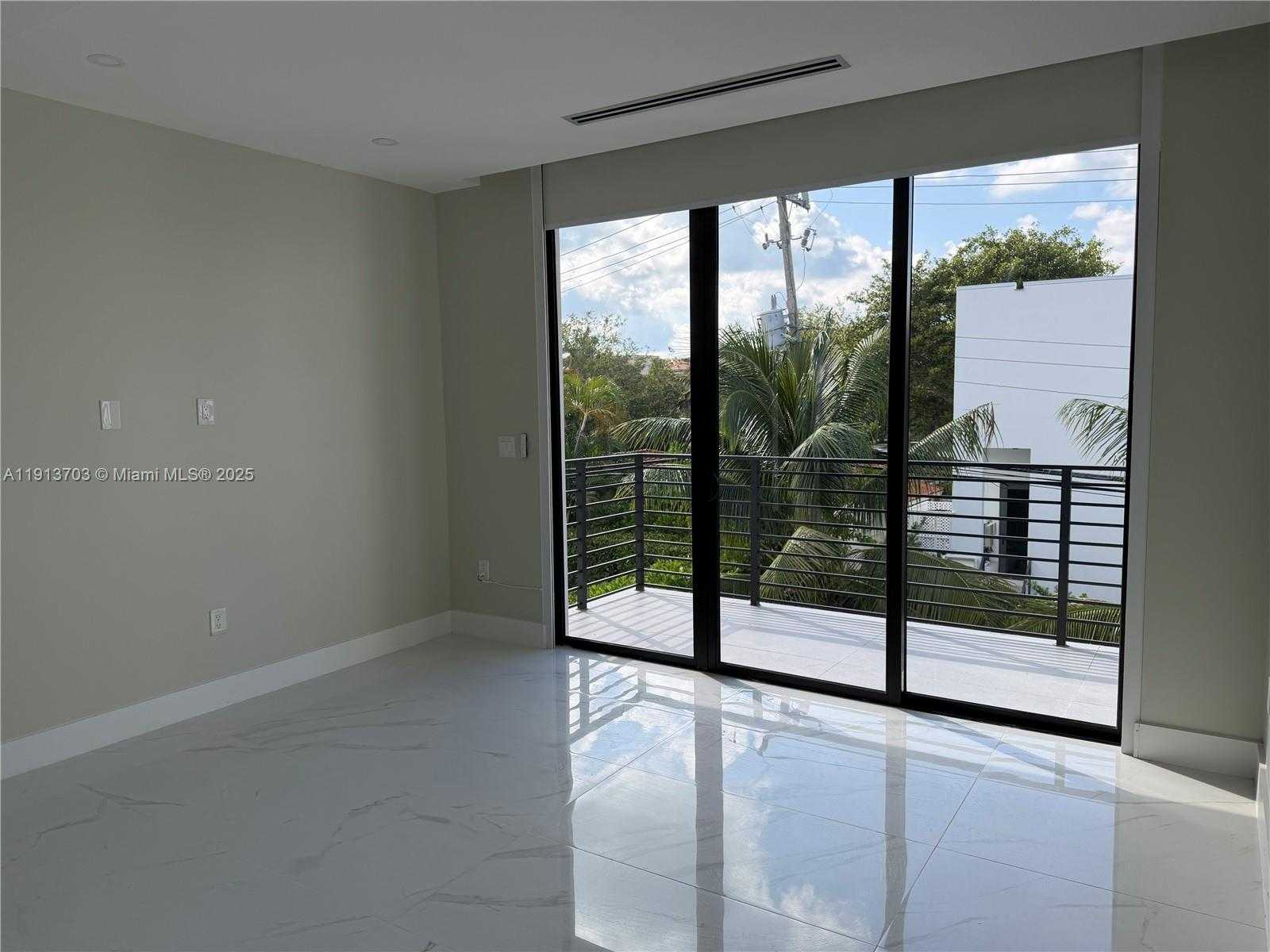 Small Image of 570 FERNWOOD RD, Key Biscayne Number 11