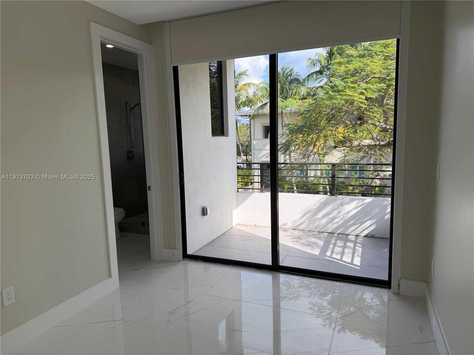 Small Image of 570 FERNWOOD RD, Key Biscayne Number 14