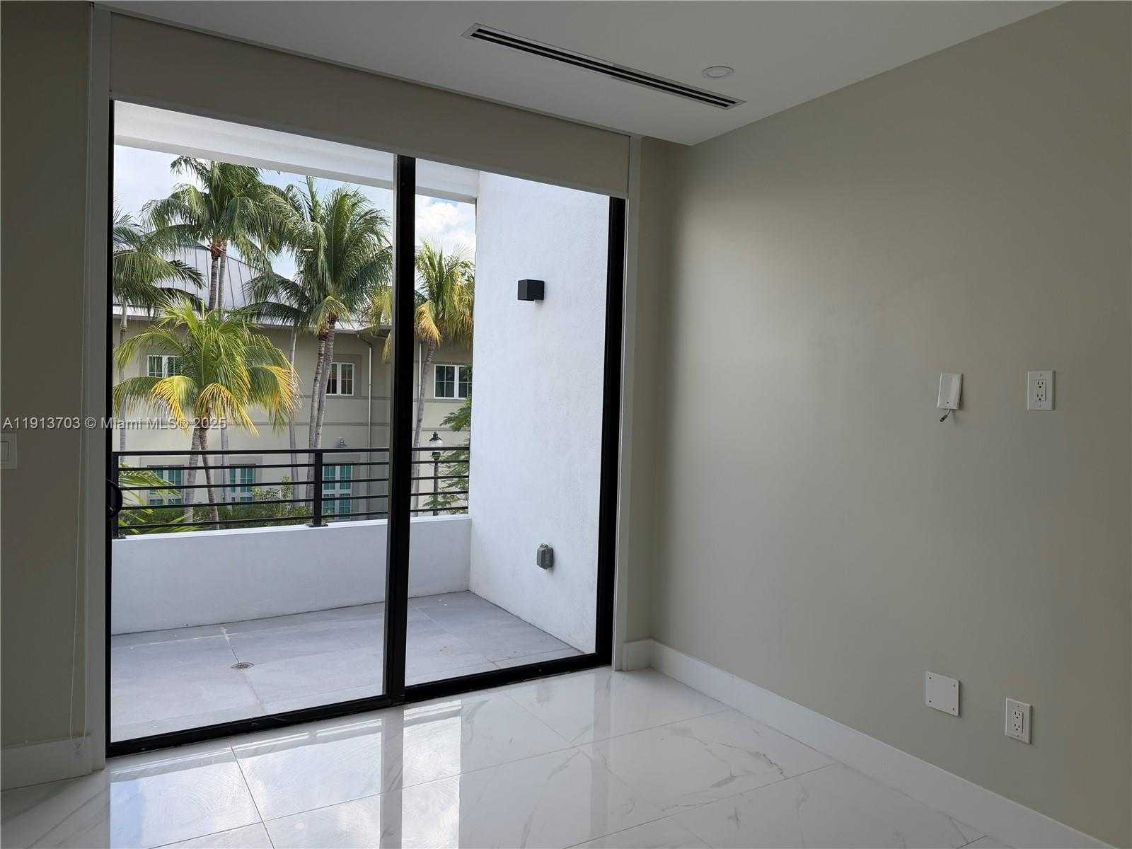 Small Image of 570 FERNWOOD RD, Key Biscayne Number 16