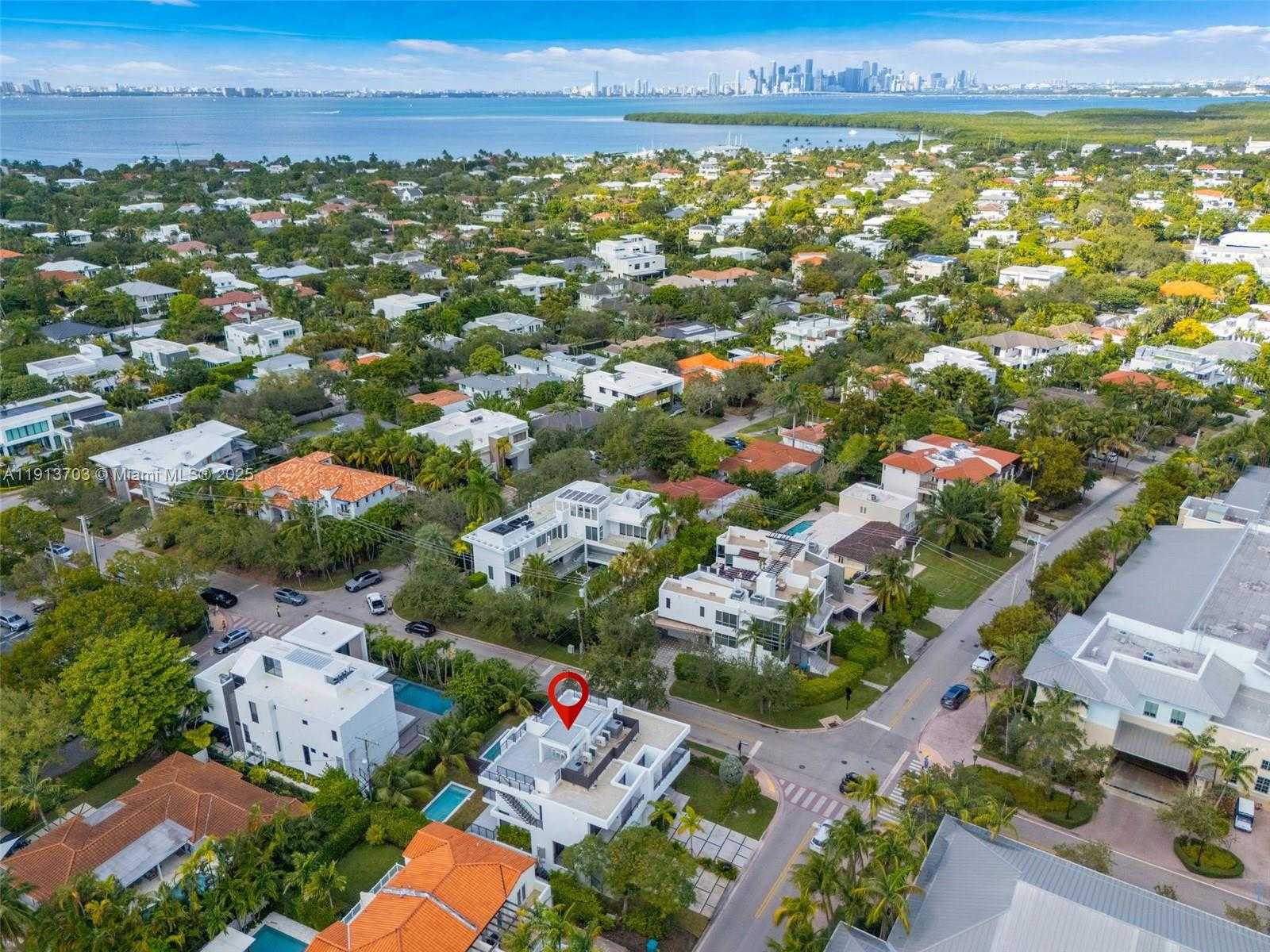 Small Image of 570 FERNWOOD RD, Key Biscayne Number 2