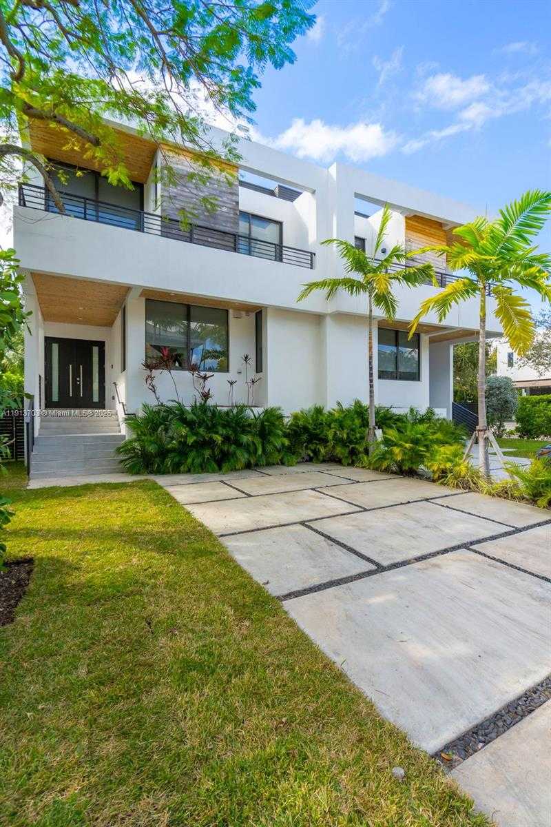 Small Image of 570 FERNWOOD RD, Key Biscayne Number 4