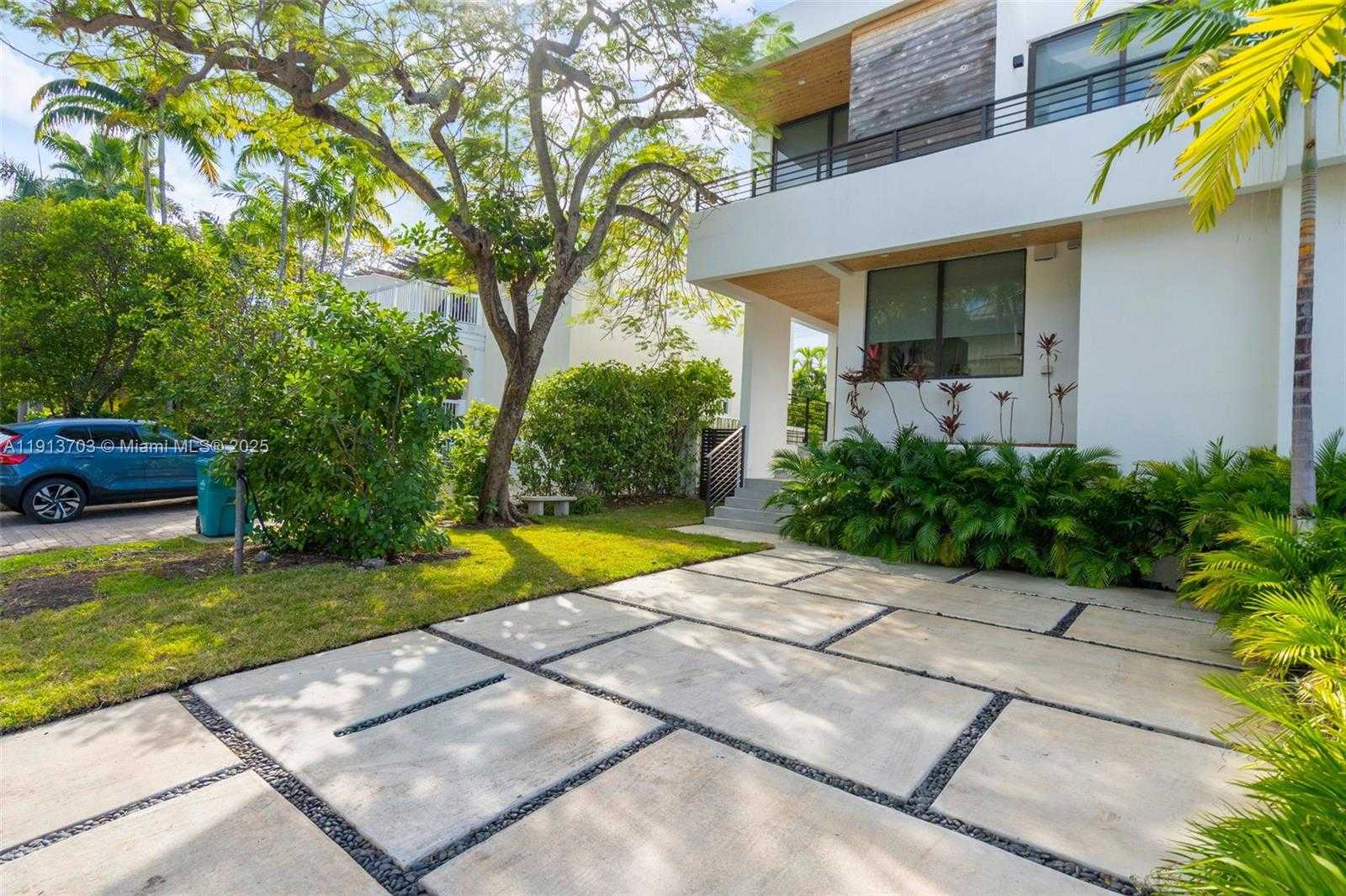 Small Image of 570 FERNWOOD RD, Key Biscayne Number 5