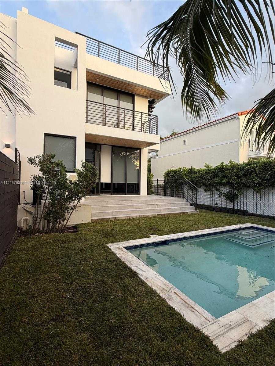 Small Image of 570 FERNWOOD RD, Key Biscayne Number 6