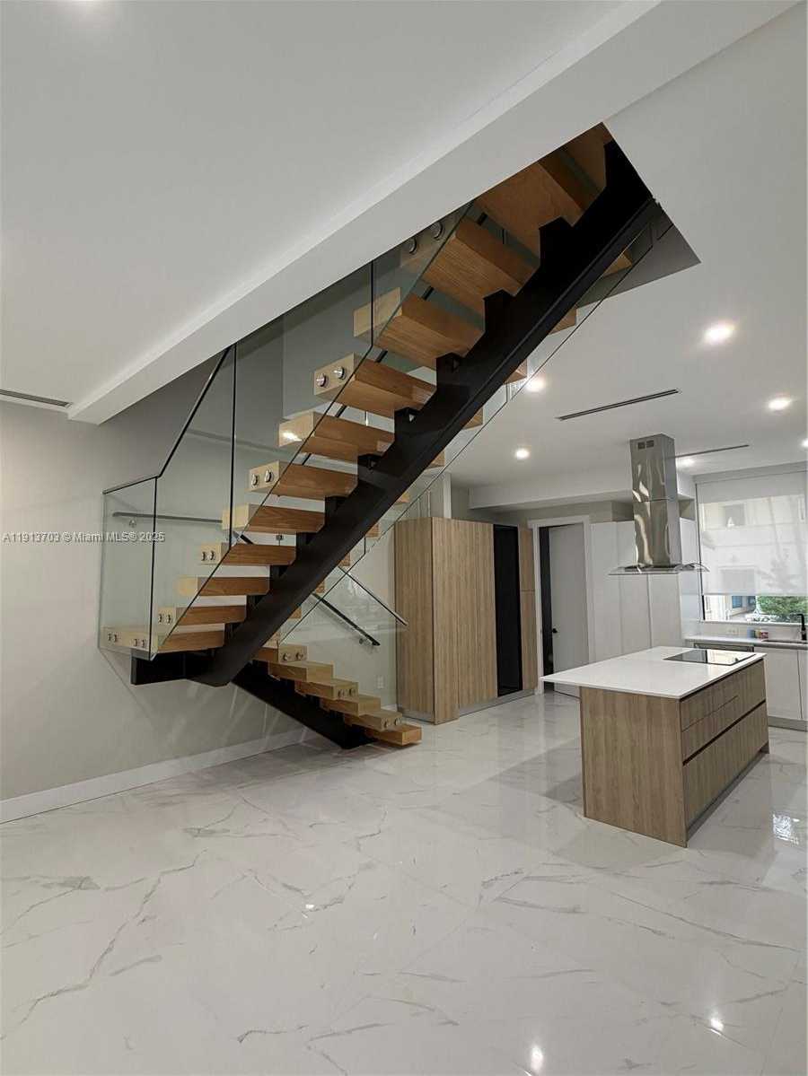 Small Image of 570 FERNWOOD RD, Key Biscayne Number 7