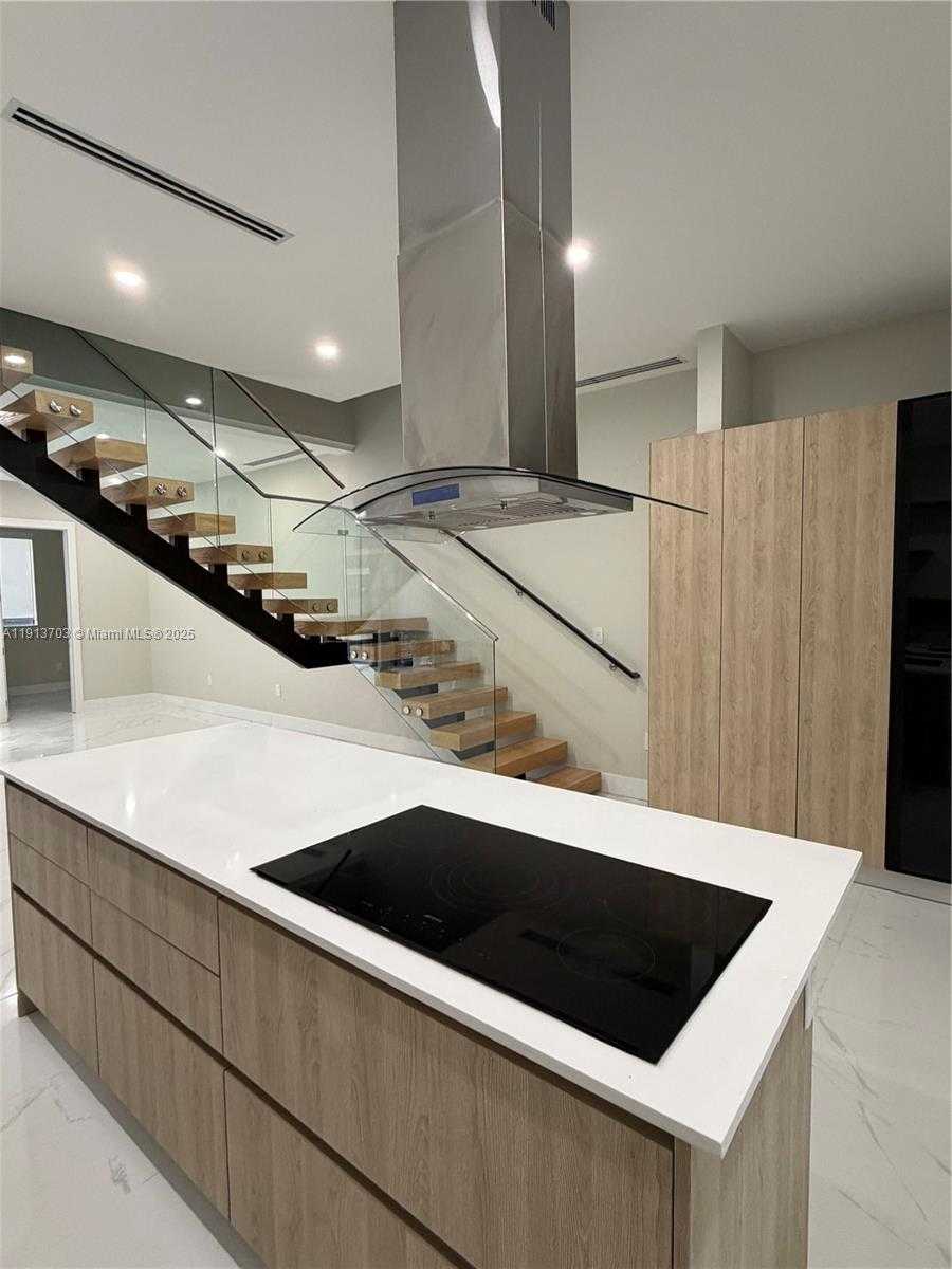 Small Image of 570 FERNWOOD RD, Key Biscayne Number 8