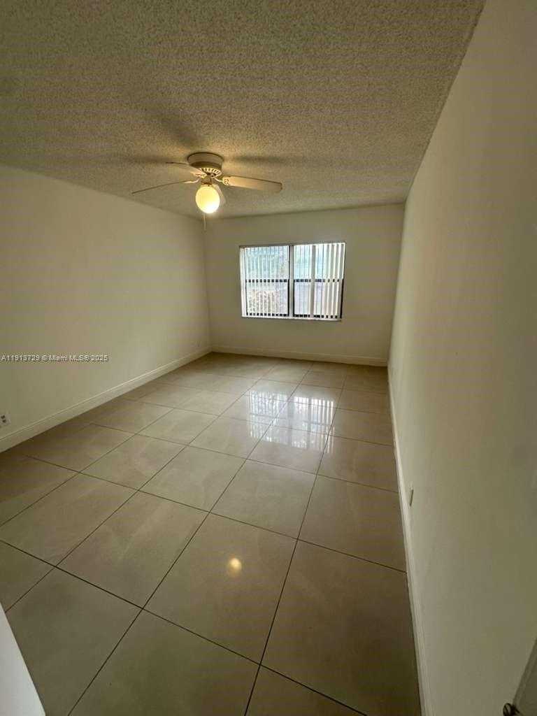 Small Image of 8290 LAKE DR #146, Doral Number 10