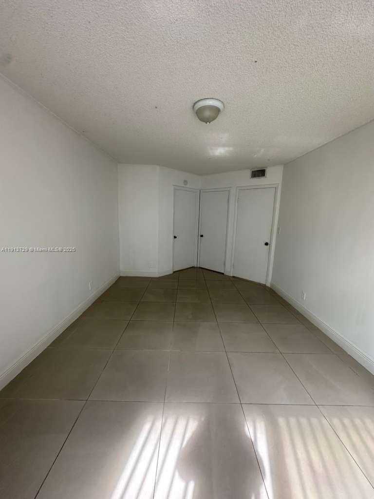 Small Image of 8290 LAKE DR #146, Doral Number 13