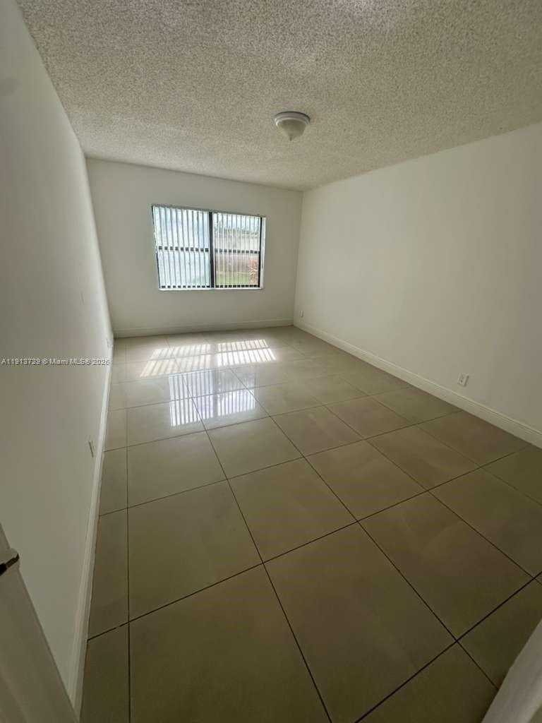 Small Image of 8290 LAKE DR #146, Doral Number 14