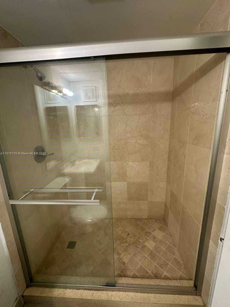 Small Image of 8290 LAKE DR #146, Doral Number 16