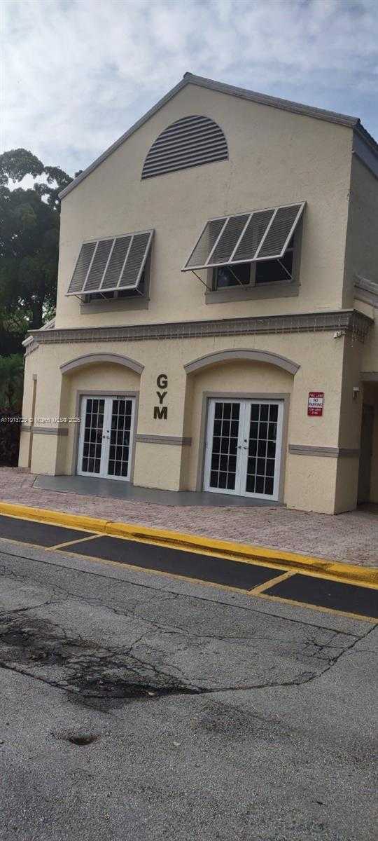 Small Image of 8290 LAKE DR #146, Doral Number 18