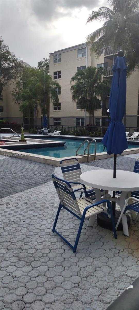 Small Image of 8290 LAKE DR #146, Doral Number 22