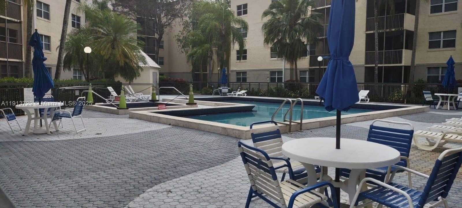Small Image of 8290 LAKE DR #146, Doral Number 23