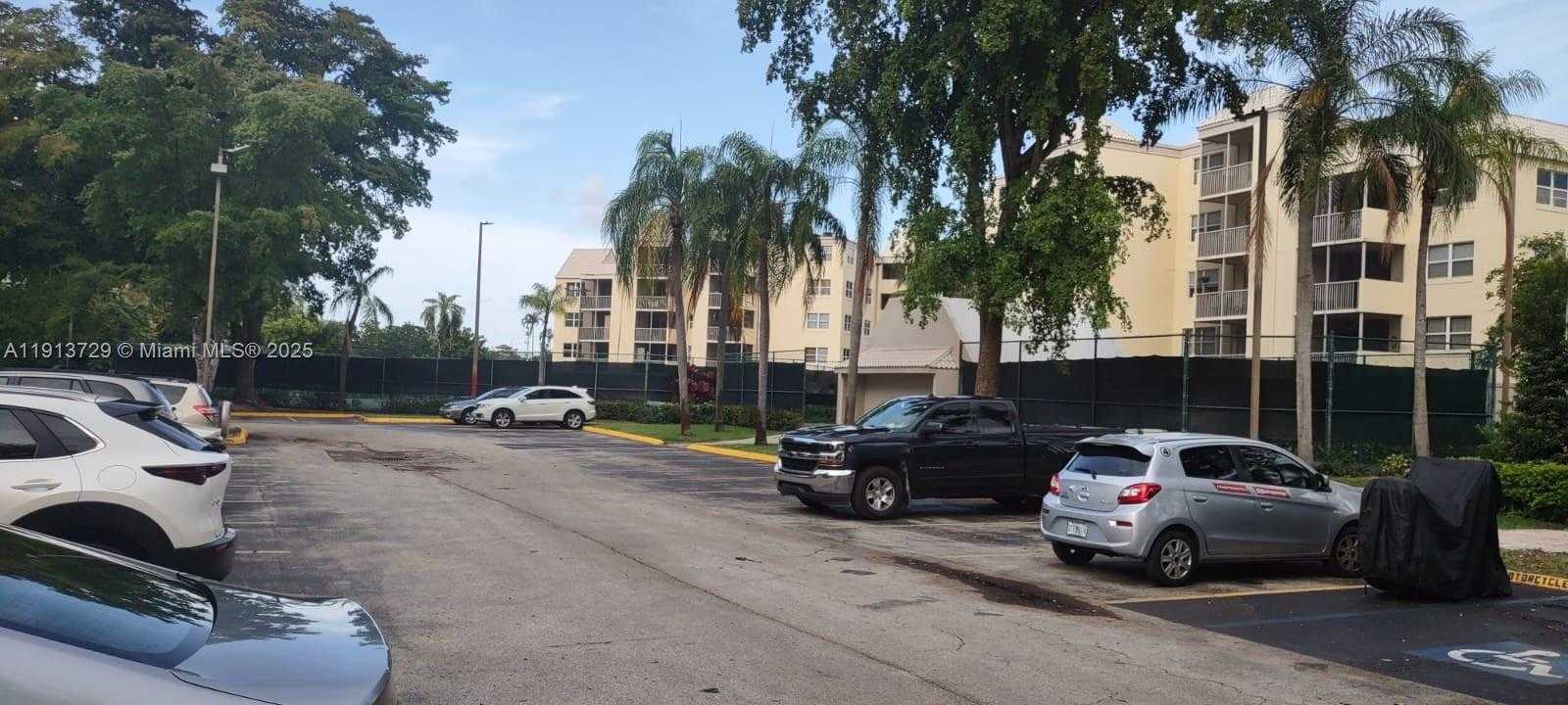 Small Image of 8290 LAKE DR #146, Doral Number 24