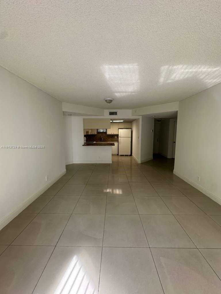 Small Image of 8290 LAKE DR #146, Doral Number 6